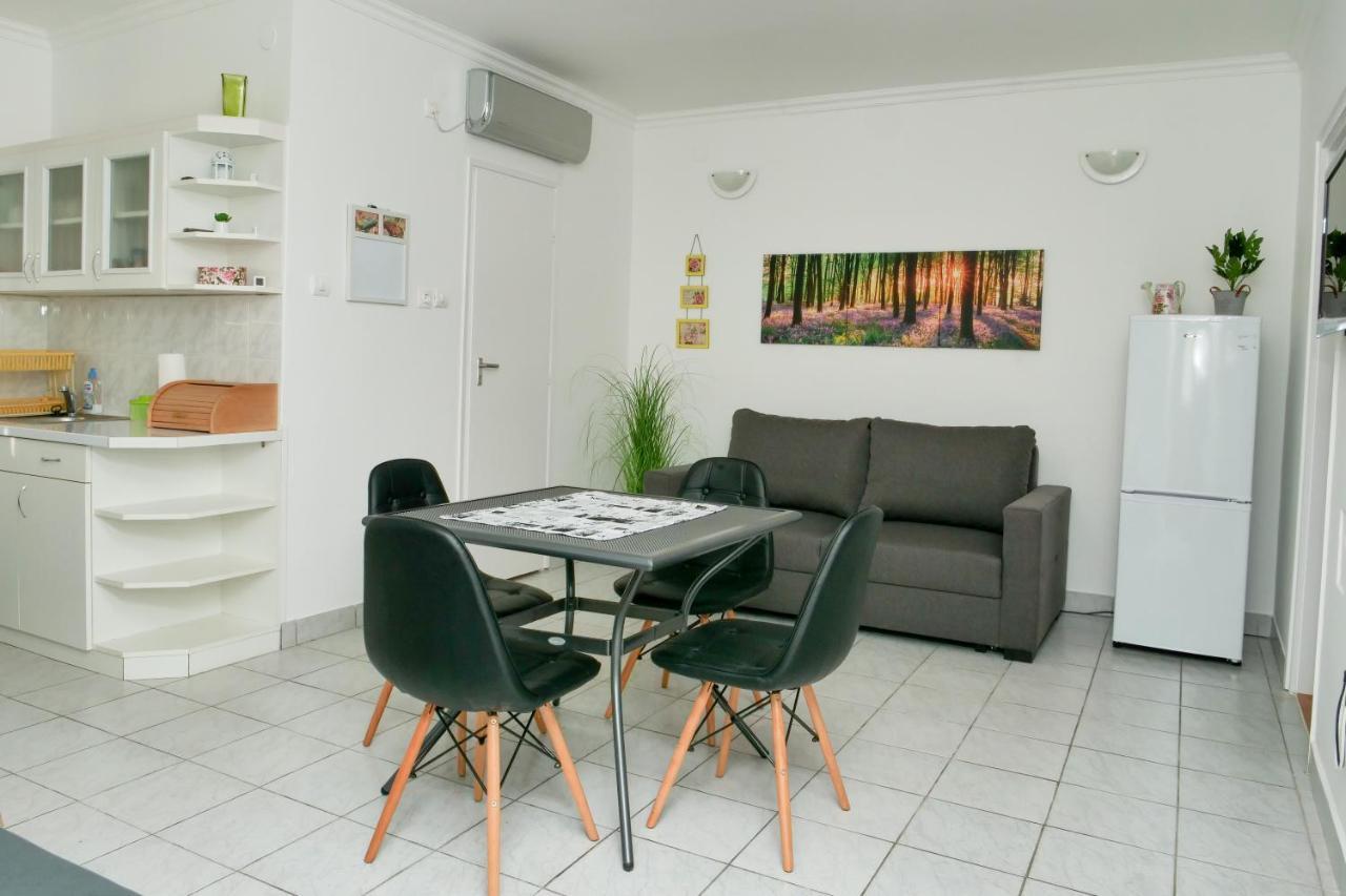 Cseresznyes Apartman Berekfurdo Ngoại thất bức ảnh