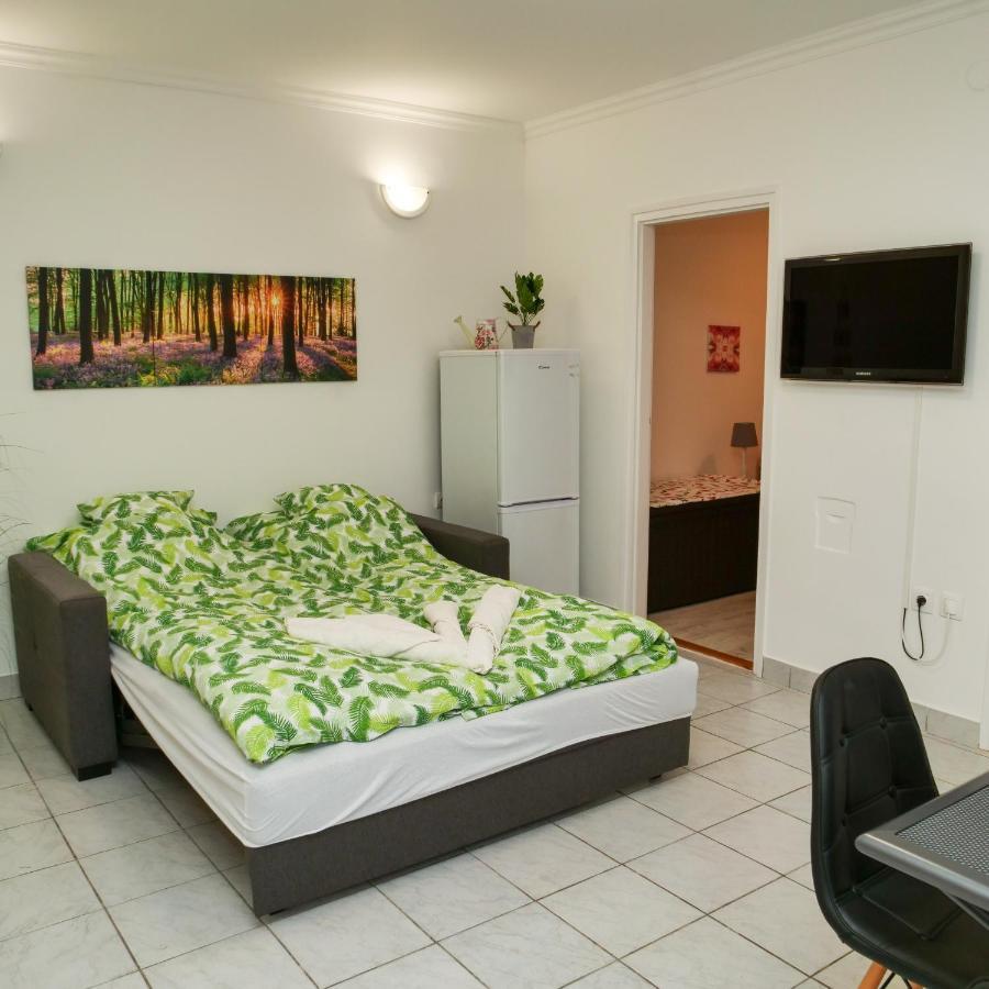 Cseresznyes Apartman Berekfurdo Ngoại thất bức ảnh